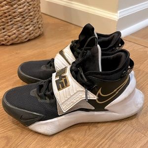 Boys basketball Nikes 🏀